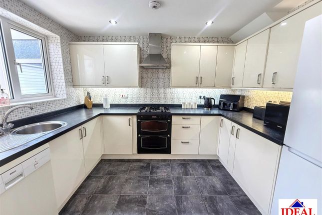 7, Cromwell Grove, Skellow, Doncaster photo 3