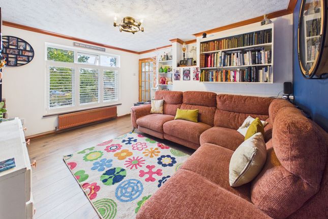 3, Gravely Court, Hemel Hempstead photo 2