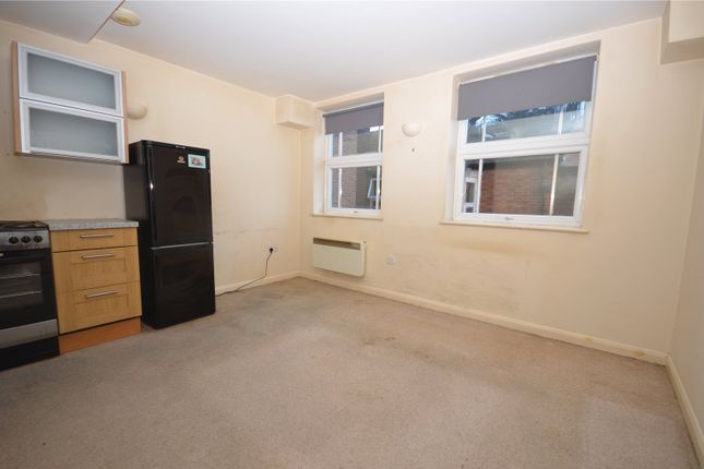 Flat for sale in Flagstones, Granville Place, Aylesbury, Buckinghamshire