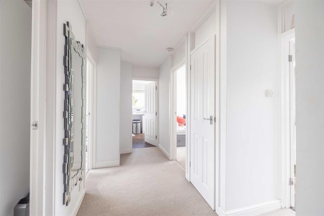 11, DEACON COURT, Dedworth Road, Windsor photo 4
