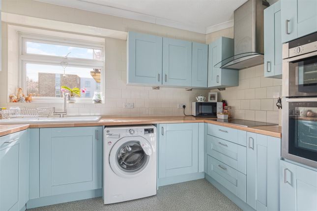 35 Laurel Manor, Devonshire Road, Sutton photo 4