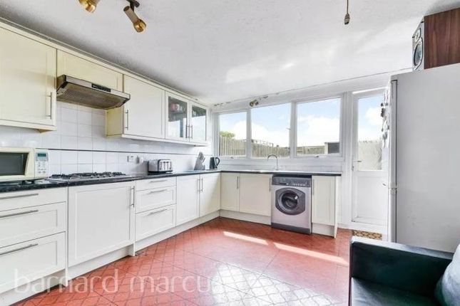 Huntingdon Close, Mitcham photo 4