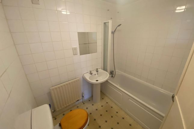 Flat 2 Hill House, Ockford Road, Godalming photo 3