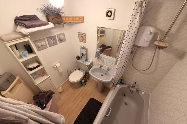 Flat 6, Eleanor Way, Waltham Cross photo 5