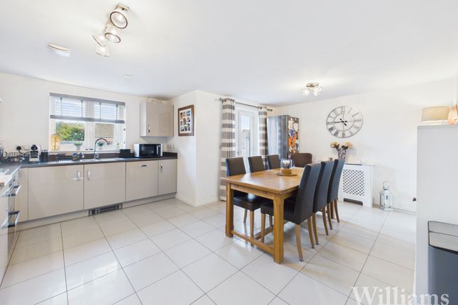 51 Nicholas Charles Crescent, Aylesbury photo 3