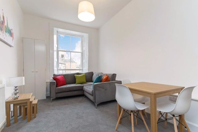 Flat to rent in Teviot Place, Newington, Edinburgh