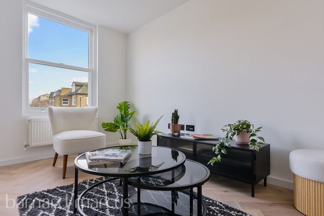 Flat 2, 38, Shepherds Bush Road, London photo 2