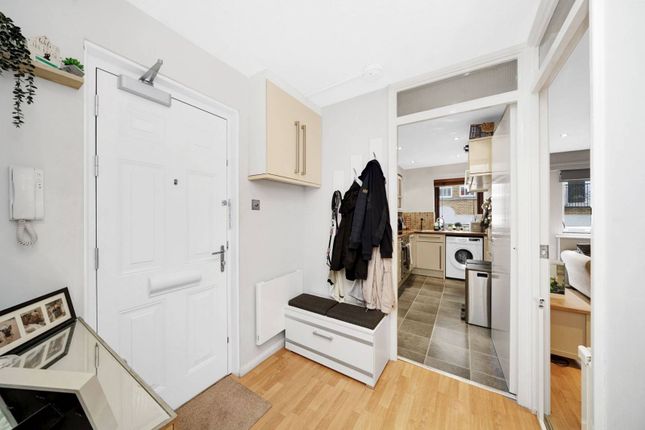 Flat for sale in Cartwright Street, Tower Hill, London