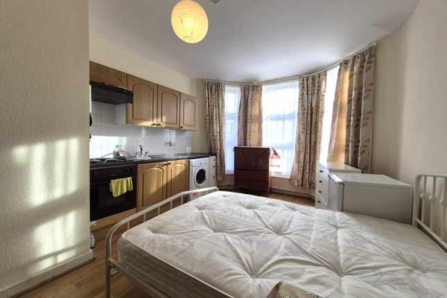 Studio To Rent Sylvan Avenue, London N22