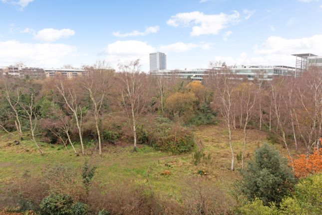 Flat for sale in Colonial Drive, London