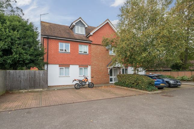 Flat for sale in Ladygrove Court, Abingdon, Oxfordshire