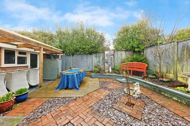 9, Chestnut Close, Dover photo 4