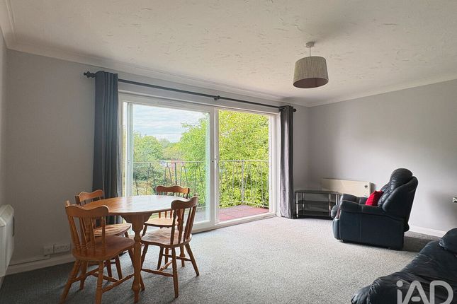 45 Leighton Court, Copperdale Close, Reading photo 2