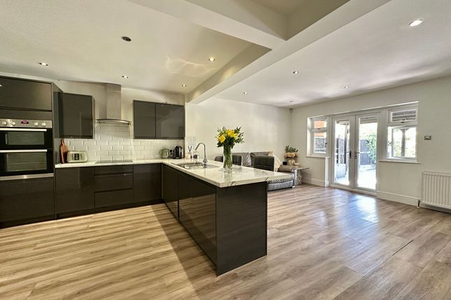 Lea Cottage Southend Road, Billericay photo 3