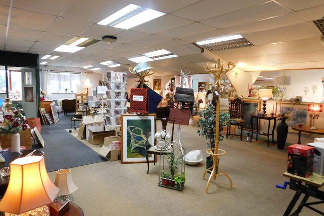 Retail premises to let in Main Road, Sevenoaks