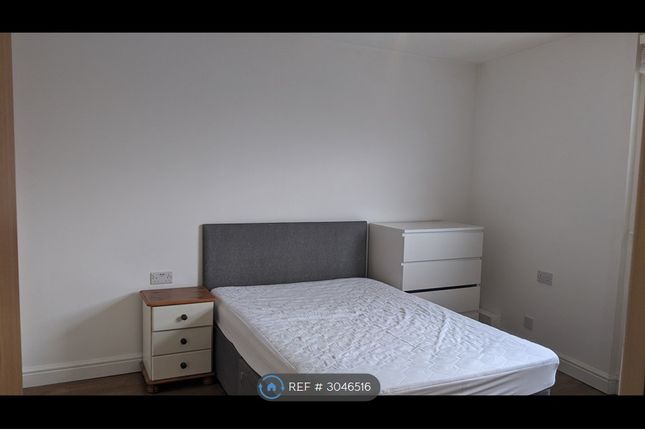 Flat, Coldharbour Lane, London photo 2