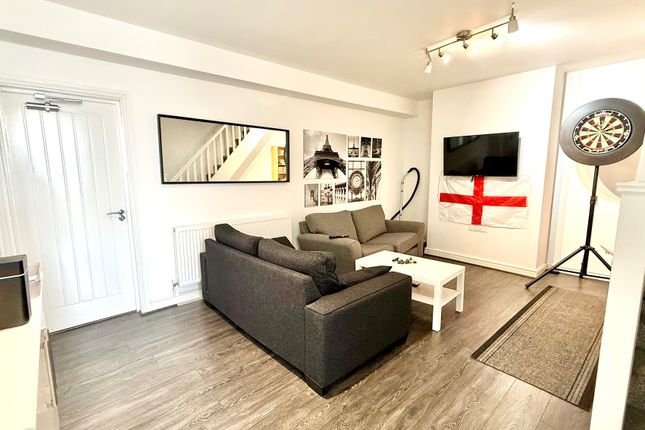 Studio house on 13, Warrington, £650/mo