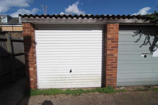 Parking/garage to rent in Linkfield Road, Isleworth