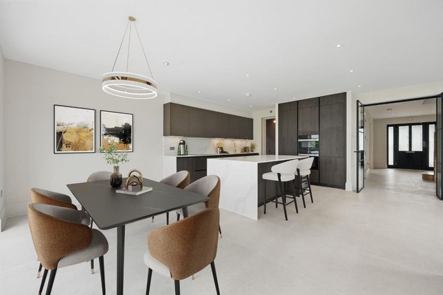 14 George Cely Place, Romford photo 3
