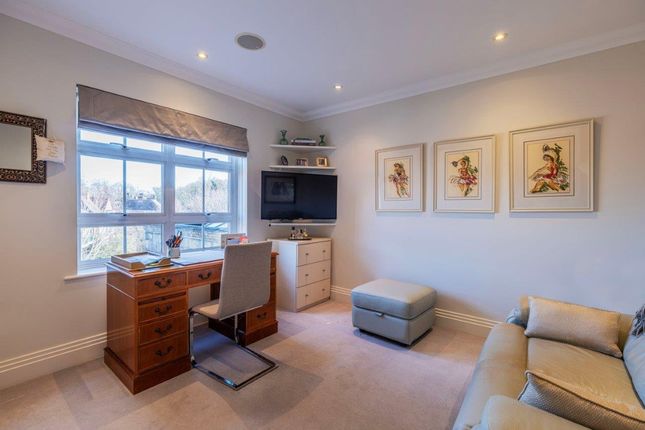 Flat for sale in Mountview Close, Hampstead Garden Suburb, London