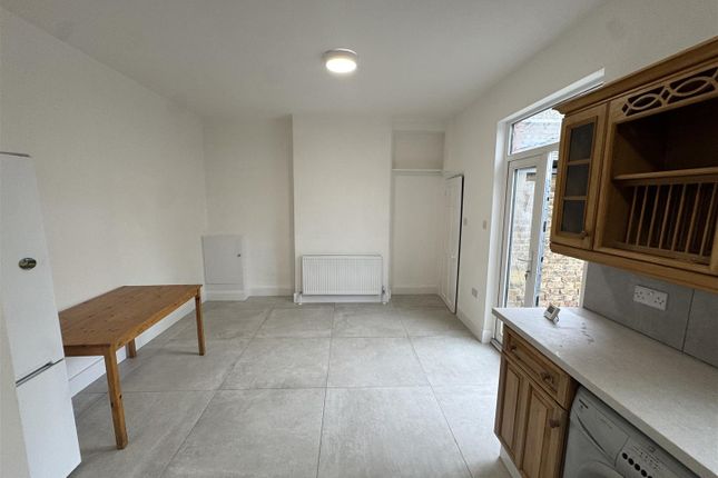56, Melbourne Avenue, Palmers Green photo 4