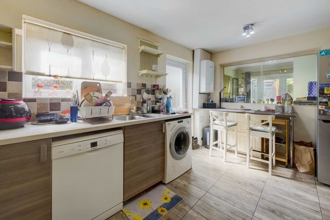 Semi-detached house for sale in Glendale, Boxmoor
