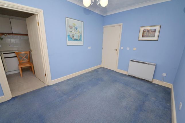 12 Clareston Court, Station Road, Tenby photo 3