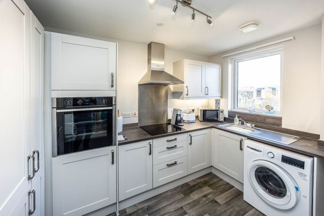 53 Railway View, Rastrick photo 3