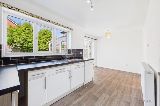 60, Fairway, Burton-On-Trent photo 4