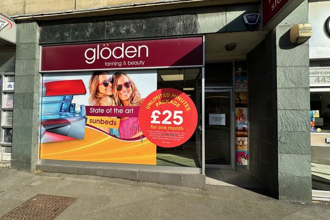 Retail premises to let in New Road, Chippenham