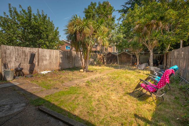36, Mays Road, Teddington photo 4