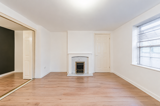 210a, Congleton Grove, London photo 2