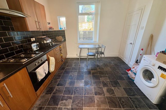 5, Hollin Terrace, Bradford photo 3
