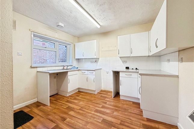 5, Eldon Close, Stockbridge photo 3