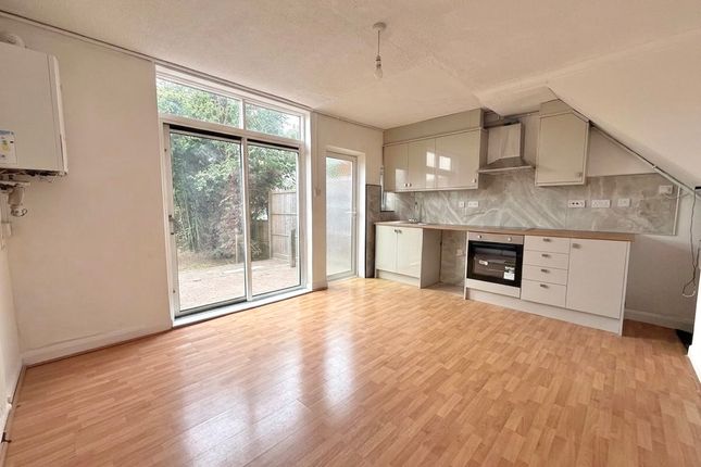81, Lord Lytton Avenue, Coventry photo 4