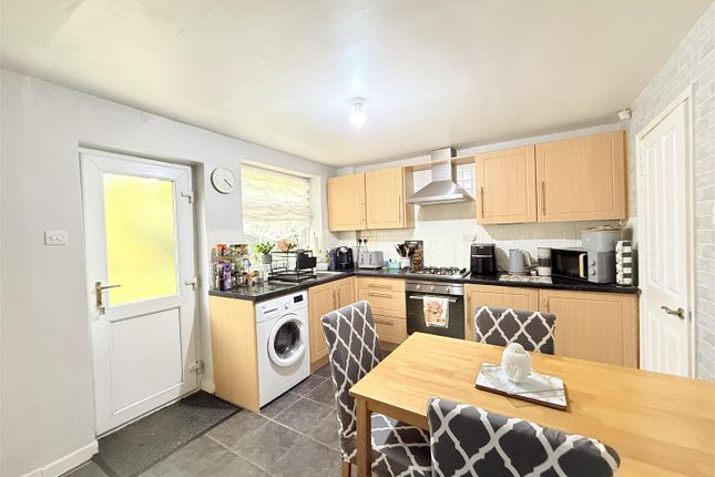 133, Chester Avenue, Dukinfield photo 3