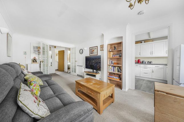 Flat 8 Riverside Court, 1, Chelwood Close, London photo 4