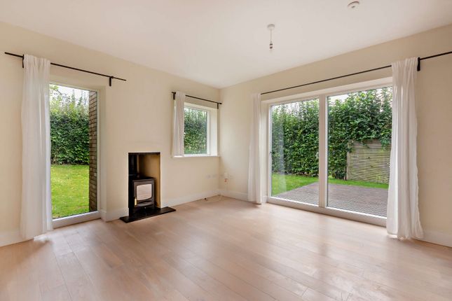 49, Eversley Gardens, Winchester photo 2