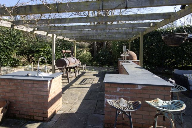 Outdoor Kitchen