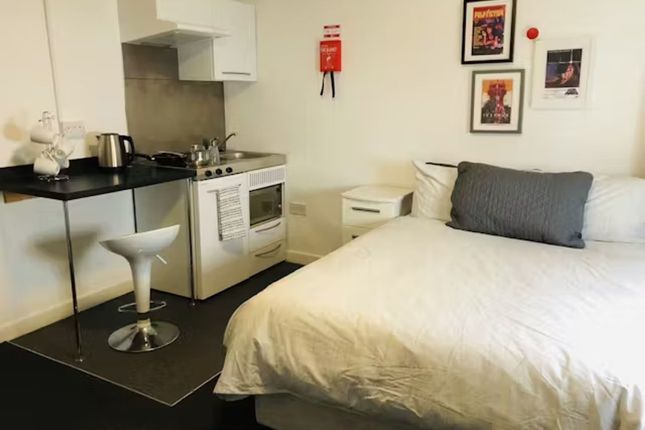 Flat to rent in Students - Mercia Lodge, Broadgate, Coventry