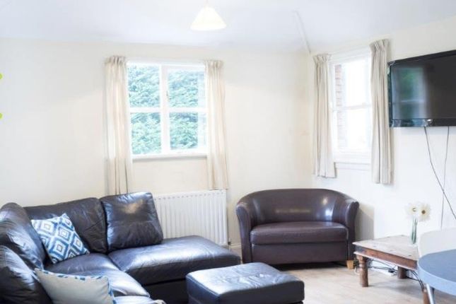 Terraced house to rent in Iffley Road, Cowley