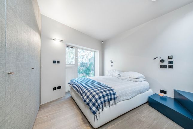 Flat to rent in Pottery Lane, London