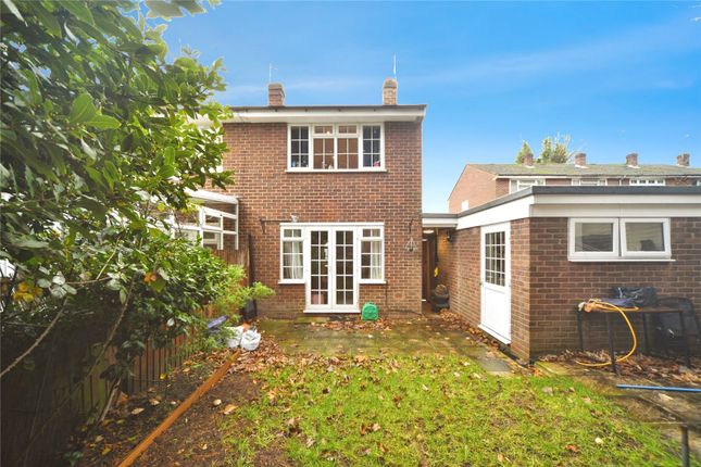 5, Pine Close, London photo 4