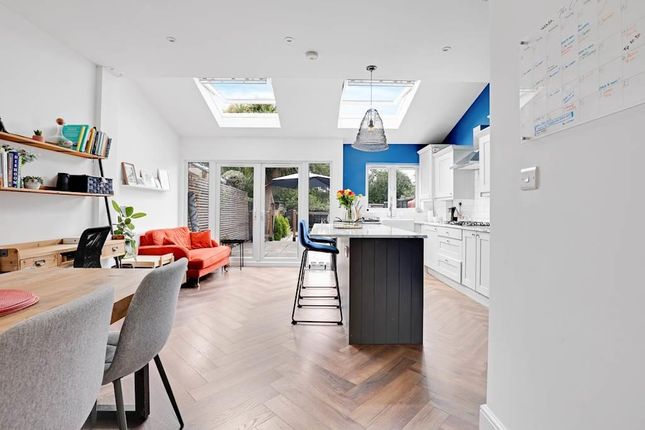104, Marlow Road, London photo 4