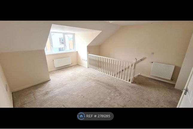 Featherwood Avenue, Newcastle Upon Tyne photo 2