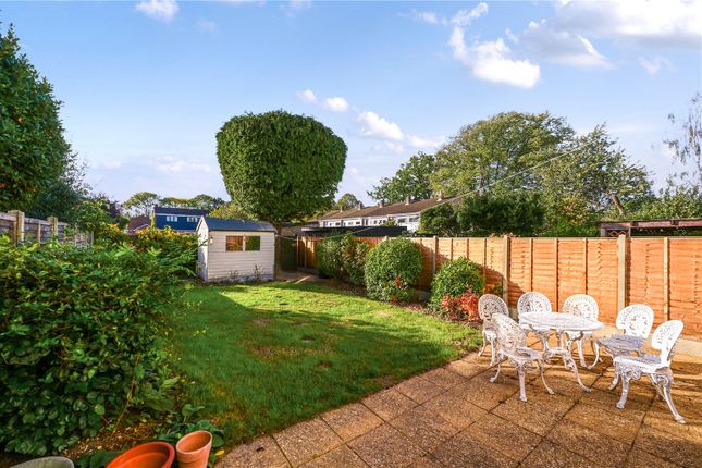 Robins Grove Crescent, Hampshire photo 4