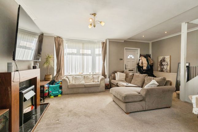 21, Coleshill Drive, Avon photo 3