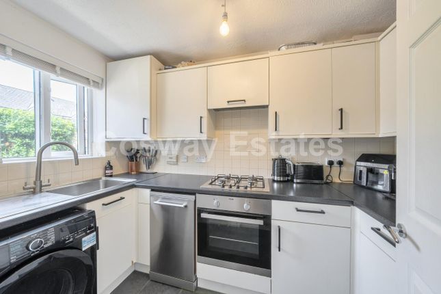 3, Earl Close, N11, London photo 3