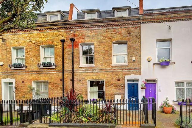 Terraced house to rent in Shellwood Road, London