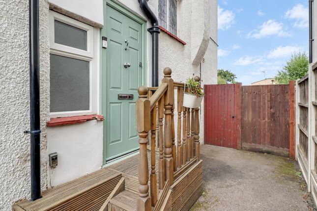 133A, Highlands Boulevard, Leigh-On-Sea photo 2